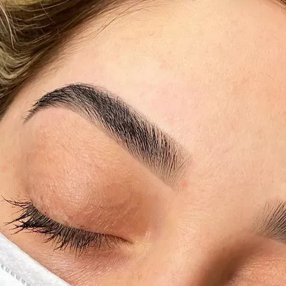 Sourcils au henné vs teinture des sourcils