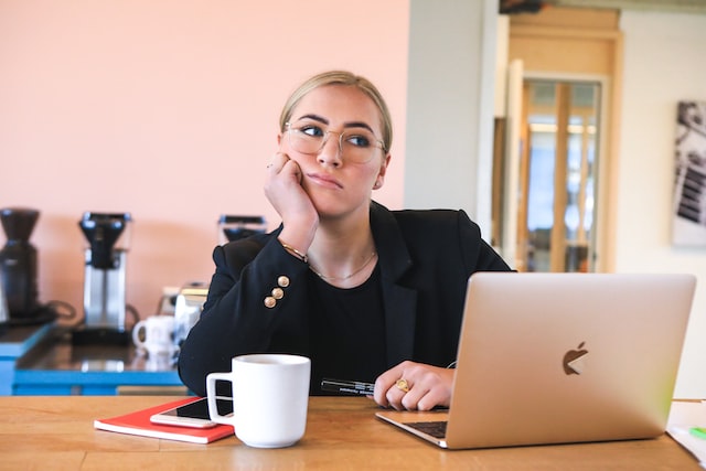 Se sentir socialement isolé en travaillant à domicile